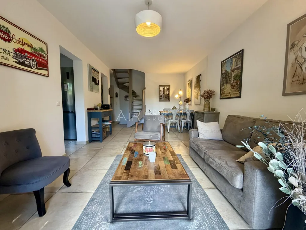 Séjour - Maison Rénovée avec Piscine à Lourmarin