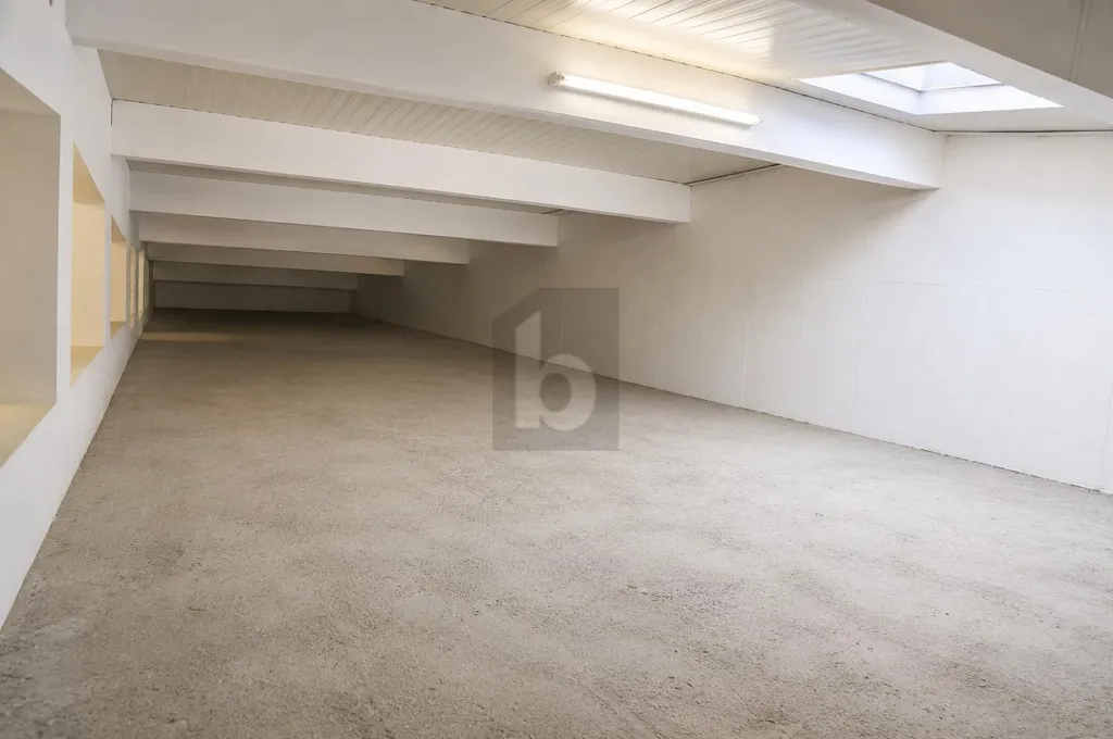 Garage - Commercial Space with High Potential in Central Location