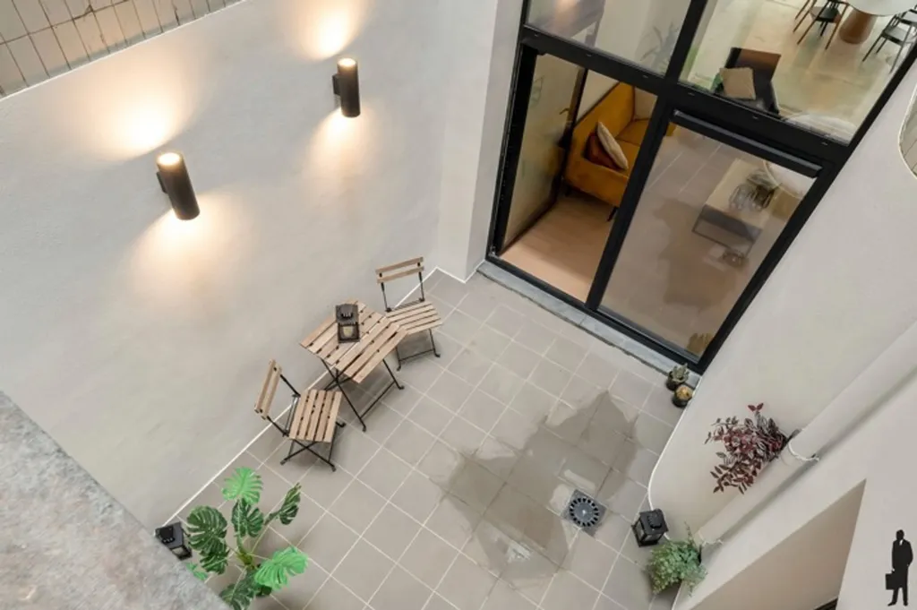 Aed - Renovated Duplex with Terrace in Antwerp