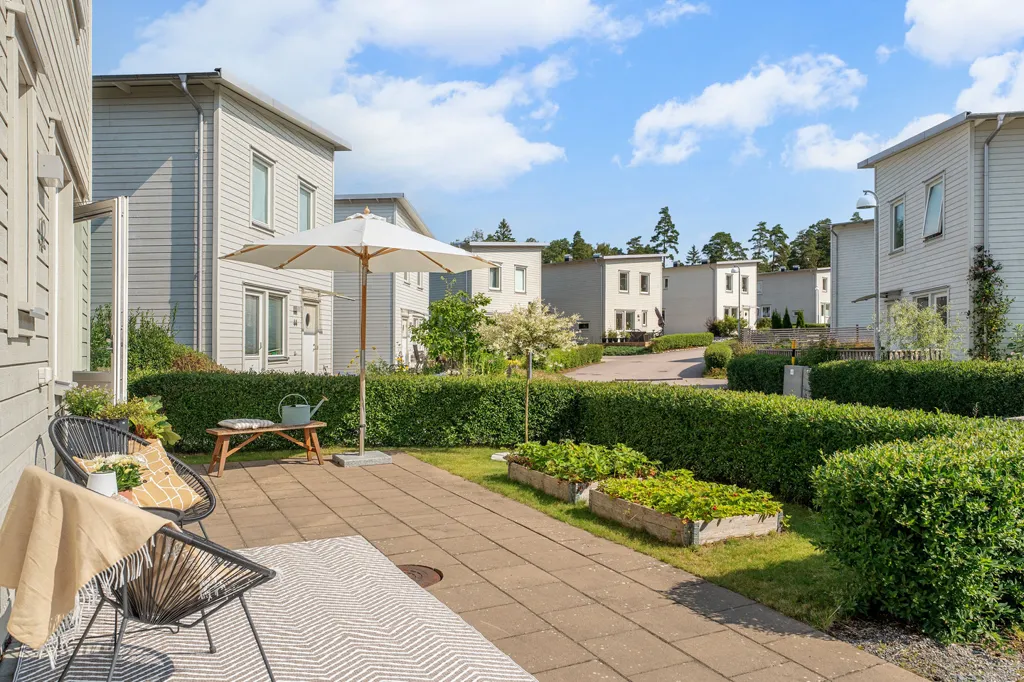 Garden - Modern Villa with Garden in Sunny Location