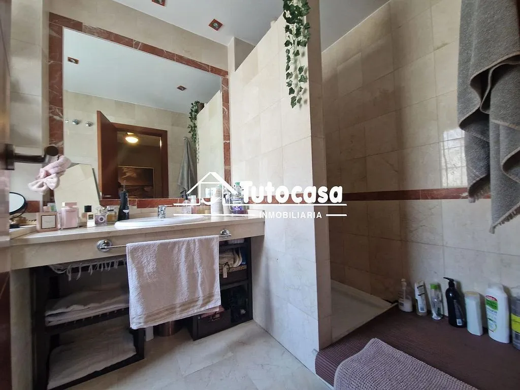 Bathrooms - Semi-detached House with Air Conditioning in Montequinto