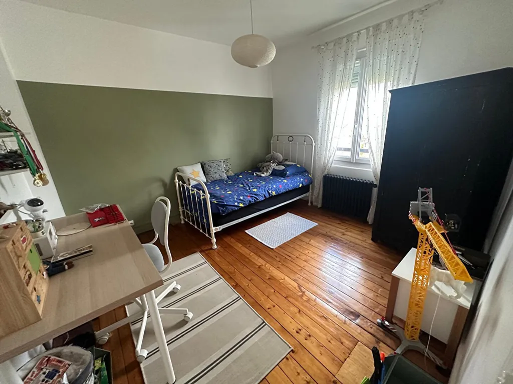 8-toaline maja asukohas Le Raincy