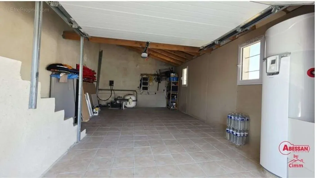 Garage - Contemporary House with Pool in Lédignan
