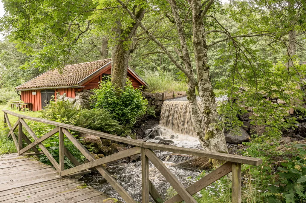 Giardino - 1920s Timber Villa with Garden in Kristinehamn