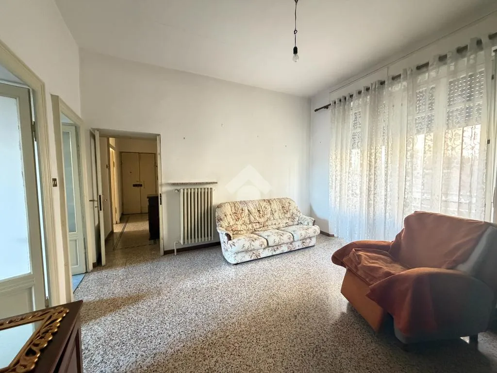 Elutuba - 3-Room Apartment with Balcony in Broni