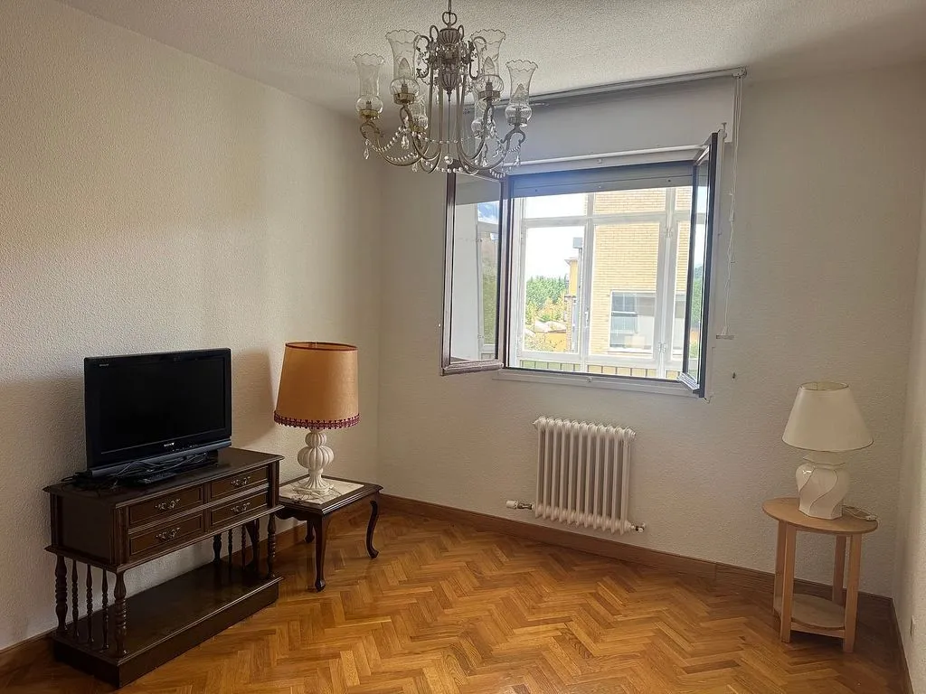 Elutuba - Apartment with Balcony in Noáin