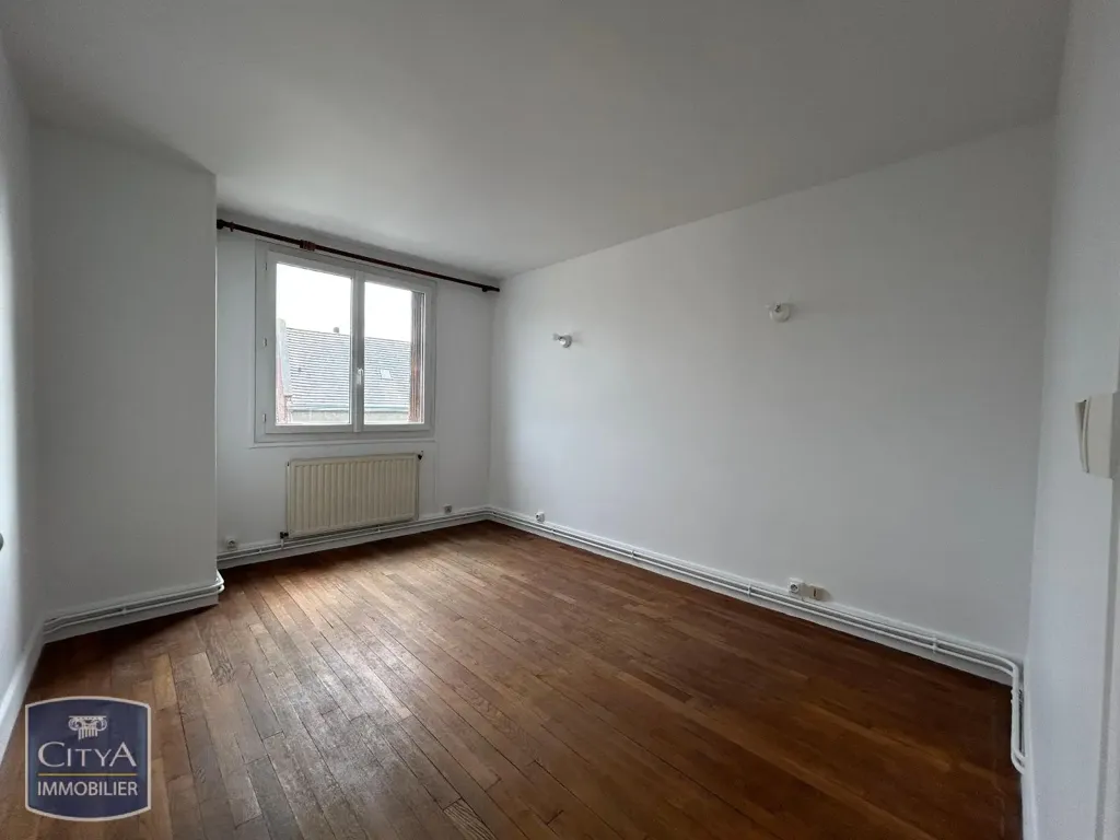 Rooms - Two-Bedroom Flat with Balcony in Beauvais
