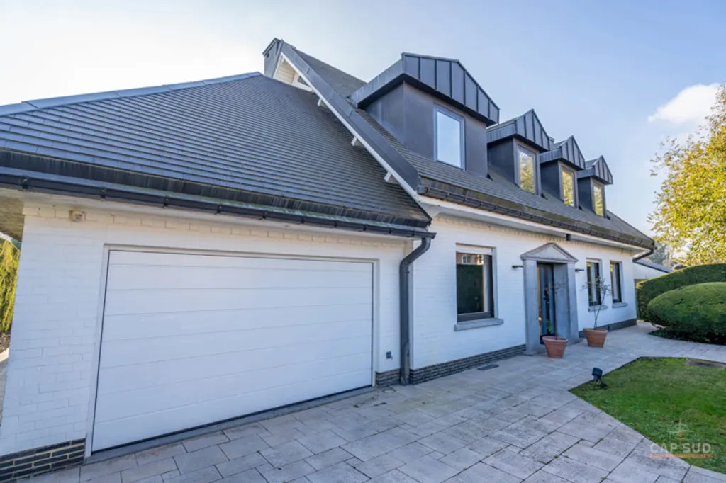 Extérieur - Villa Atypique avec Terrasse à Waterloo