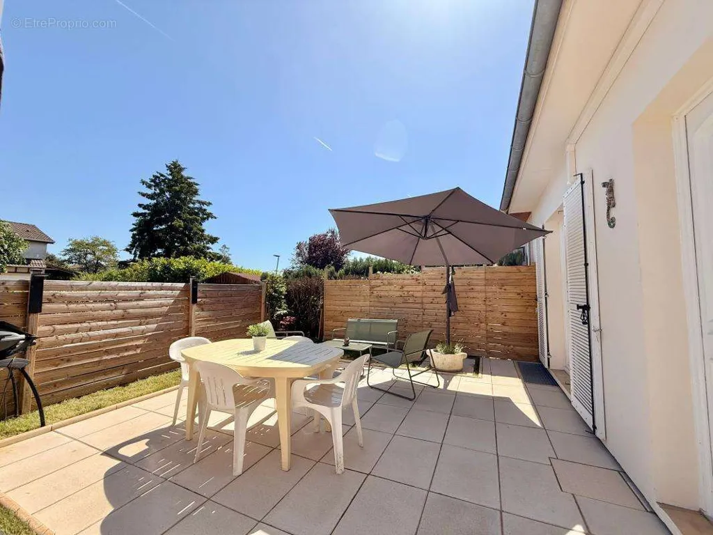 Terrass - Bright Semi-Detached House with Garden in Genlis
