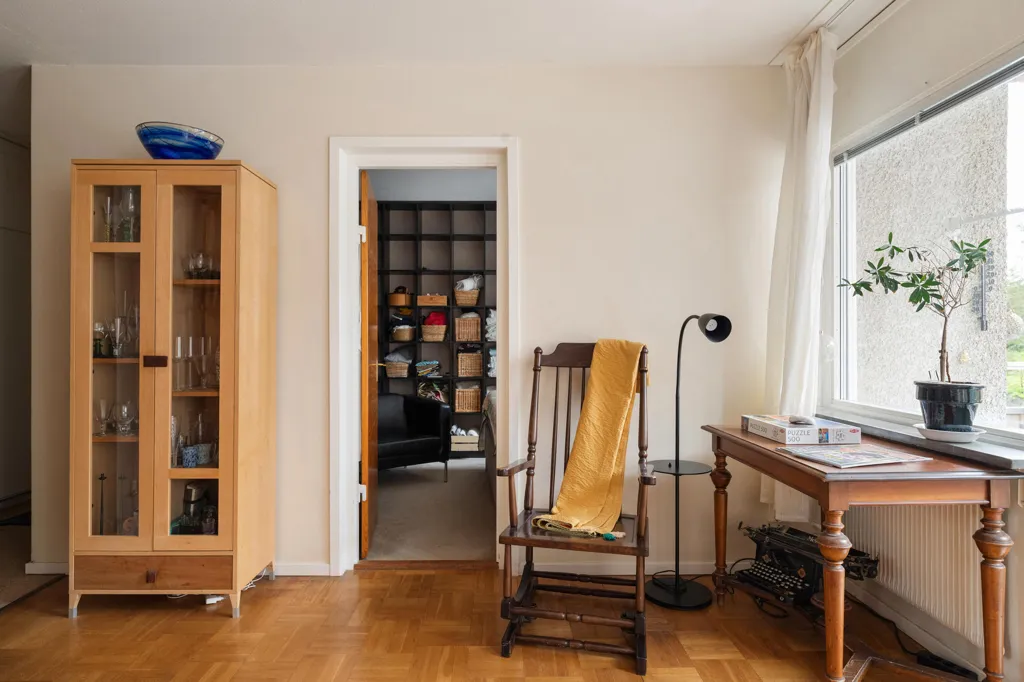 Bureau - Apartment with Balcony in Liseberg, Älvsjö