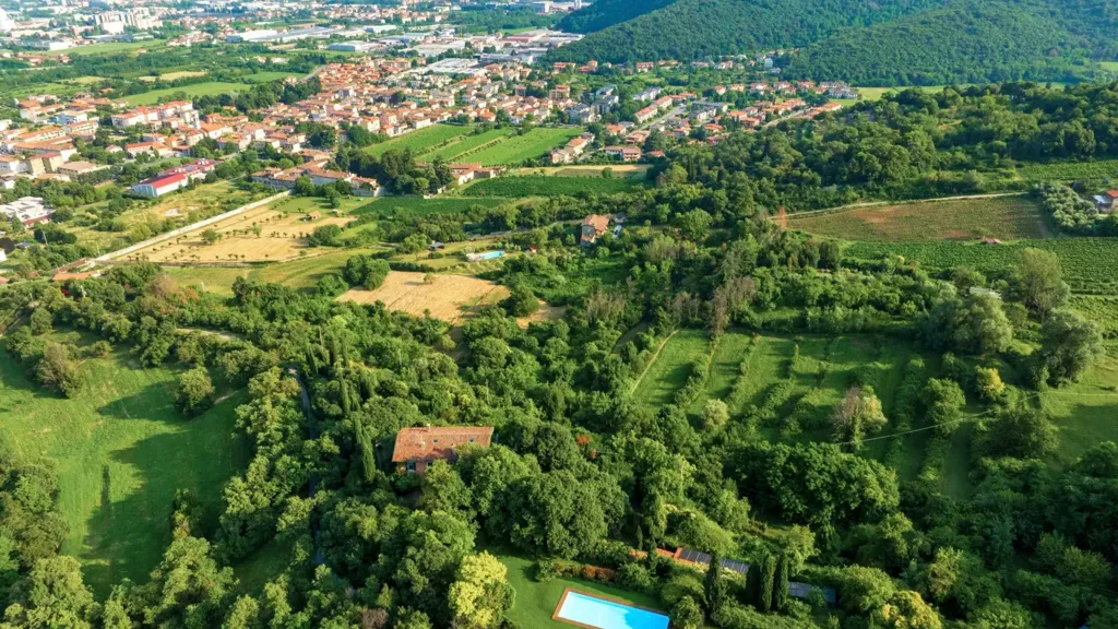 Õhuvaade - Villa with Private Park in Collebeato