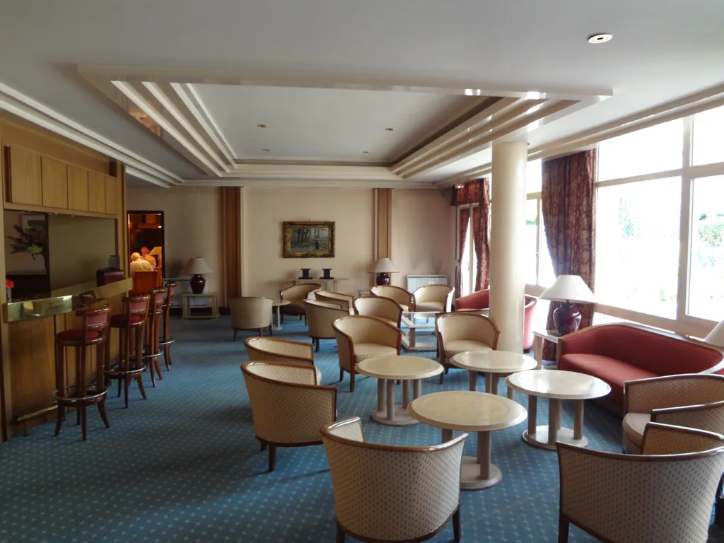 Söögituba - 2-Bedroom Apartment with Balcony in Rueil-Malmaison