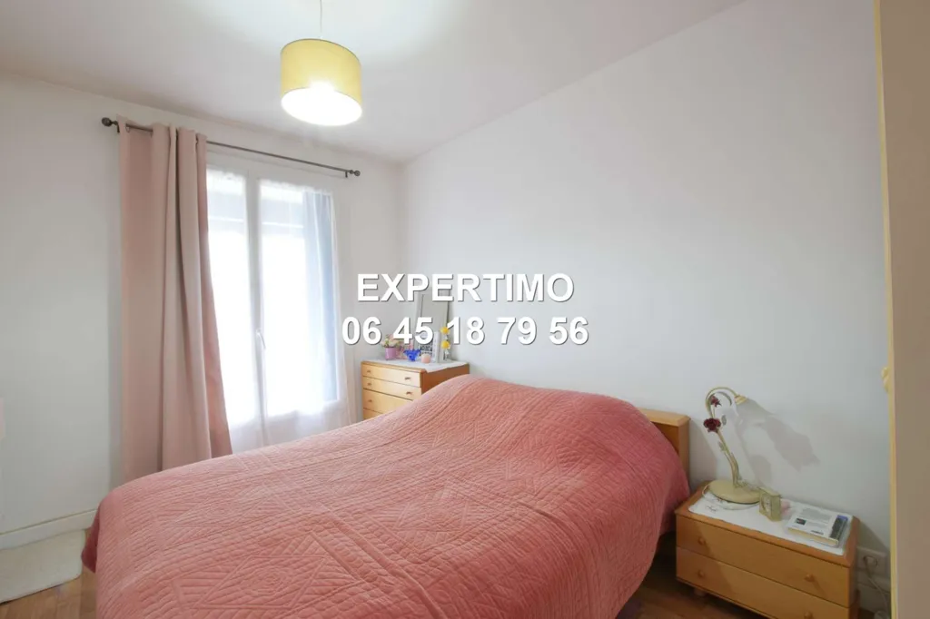 Chambres - Appartement Rénové avec Balcon et Vue Montagnes à Voiron