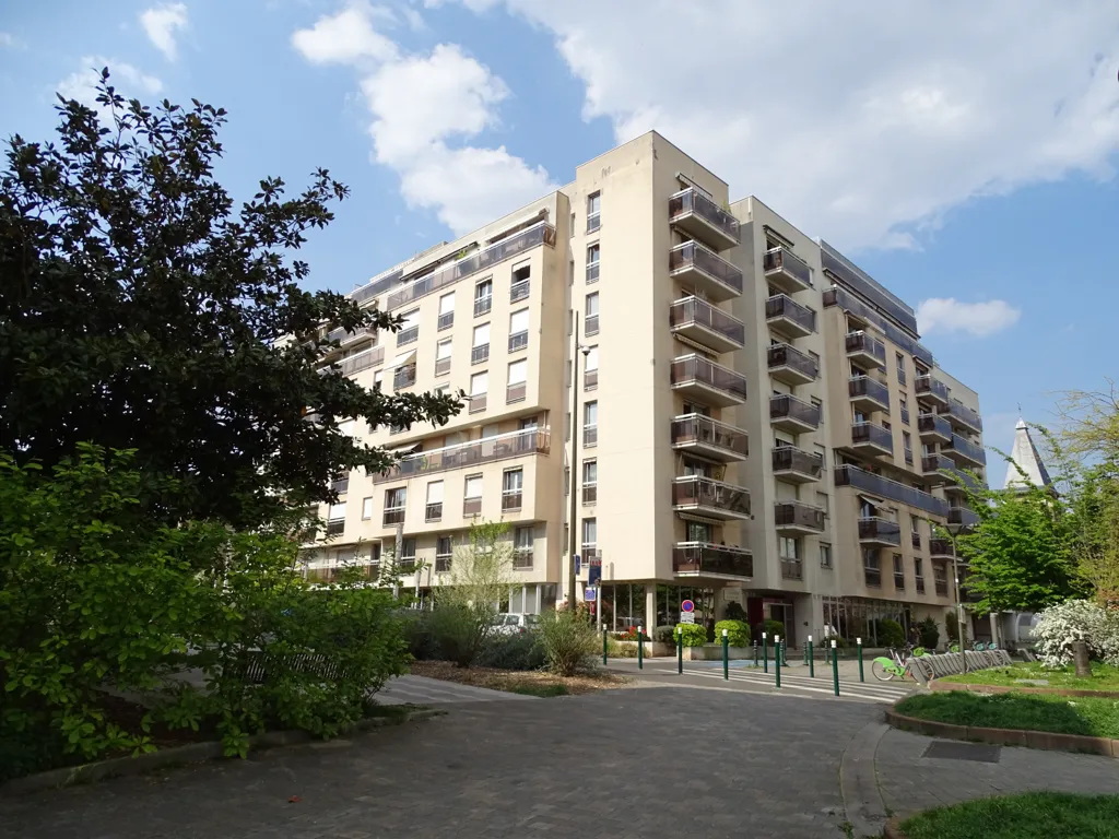 Välivaade - 2-Bedroom Apartment with Balcony in Suresnes
