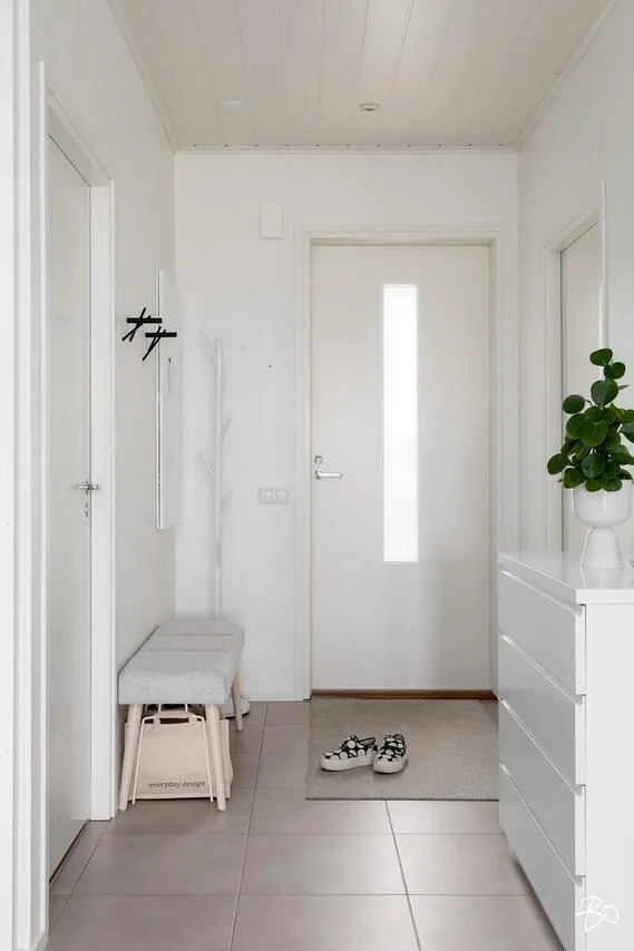 Entrée - Modern End-Unit Apartment with Balcony in Kantola