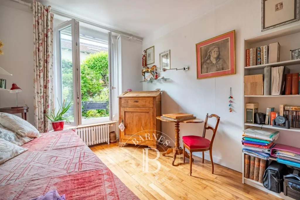 Chambres - Appartement 4 Pièces avec Cours Arborée à Boulogne