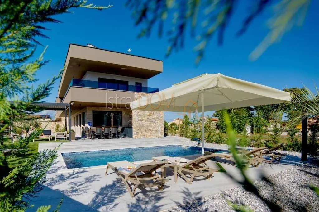 Bassein - Modern Villa with Pool in Marčana