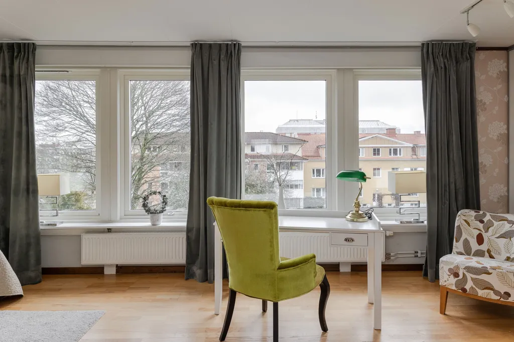 Office - Architectural Villa with Rental Unit in Väster