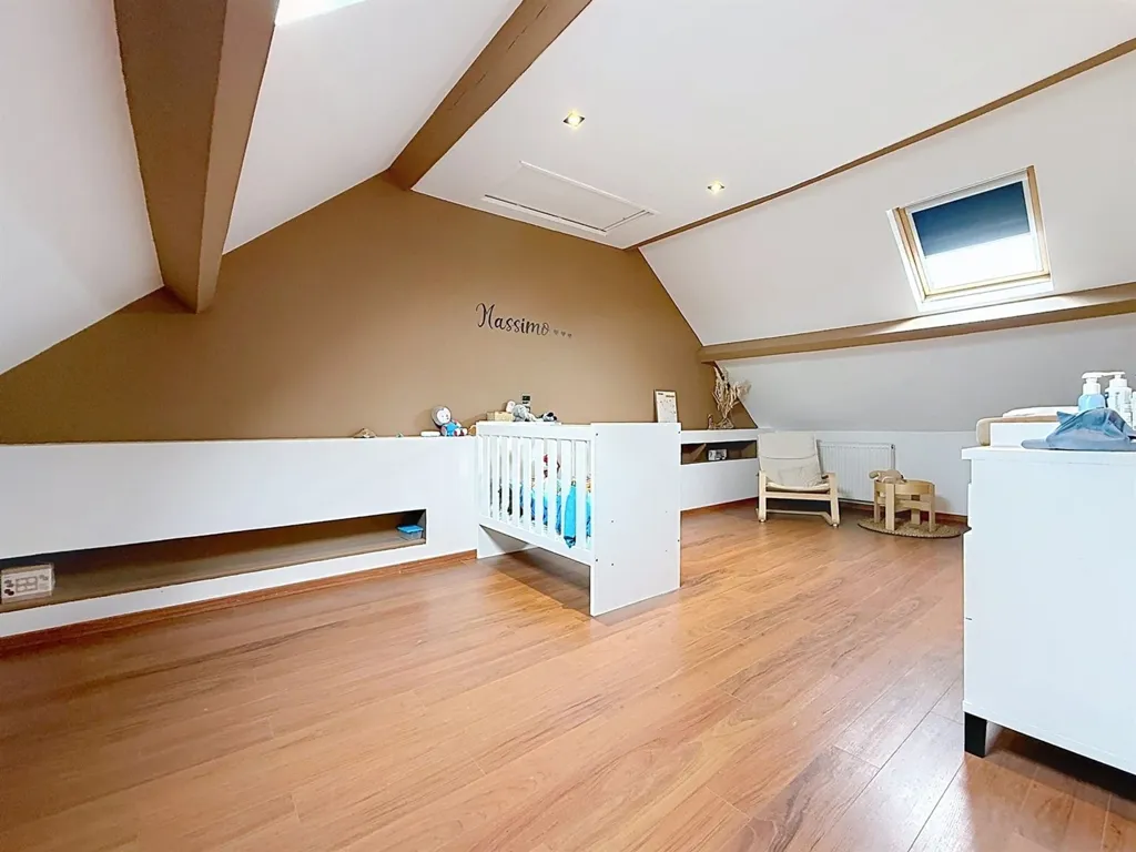 Magamistoad - House with Garage and Garden in Mouscron