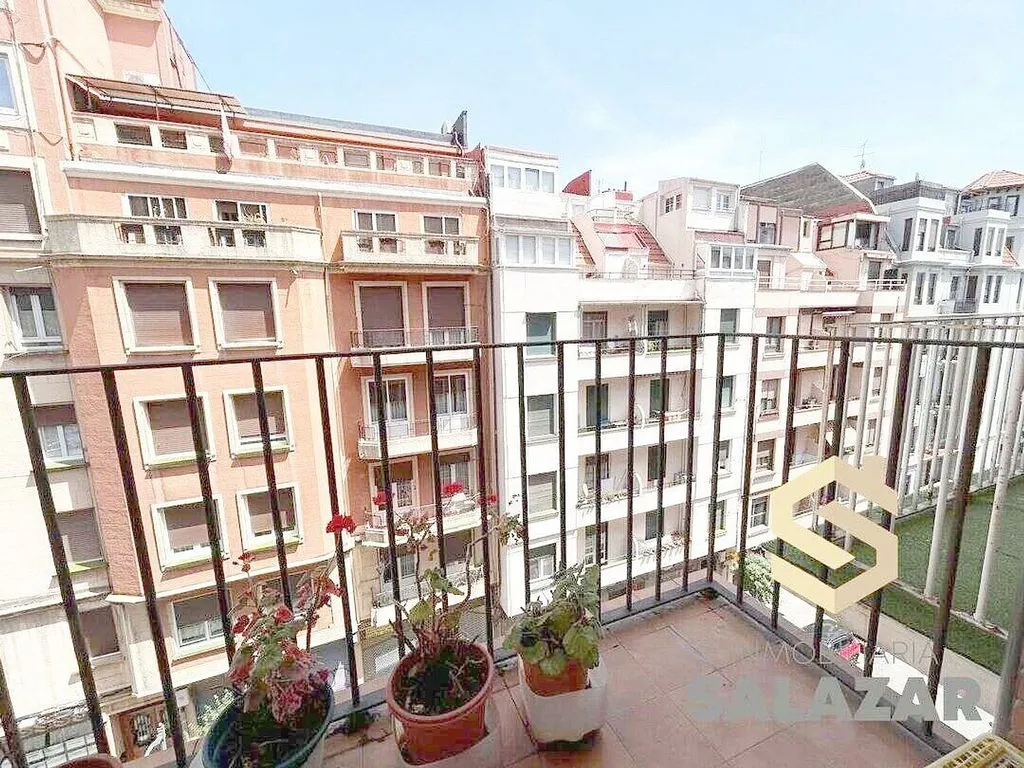 Balcone - Student Flat with Terrace on Avenida del Ferrocarril