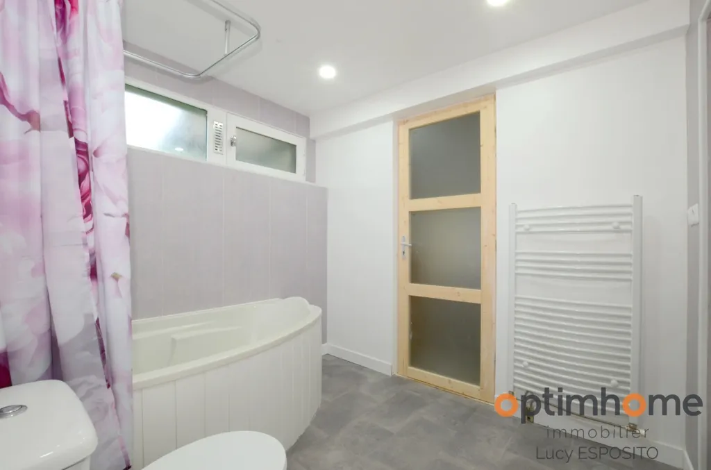 Salles de bain - Maison Atypique avec Étangs à Chabrac