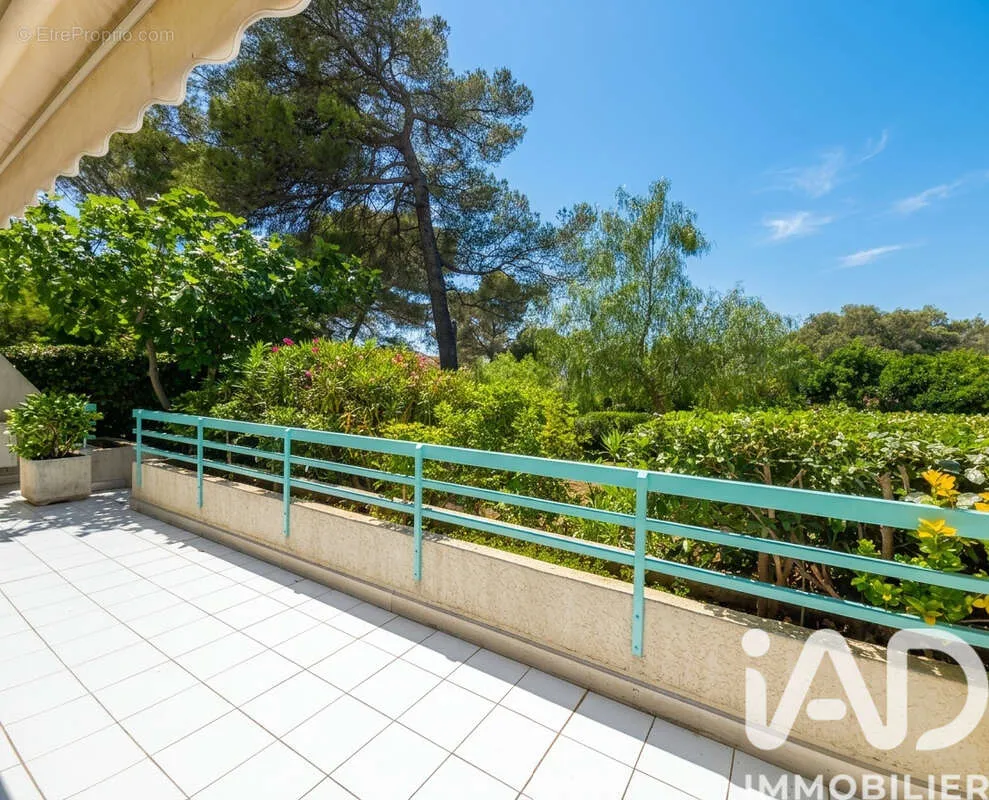Terrass - Charming Apartment with Parking in Saint-Raphaël