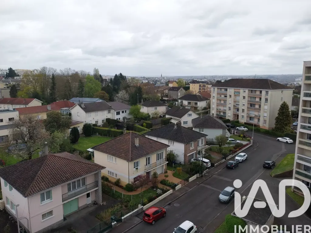 Rõdu - Bright 2-Bed Flat with Balcony in Limoges