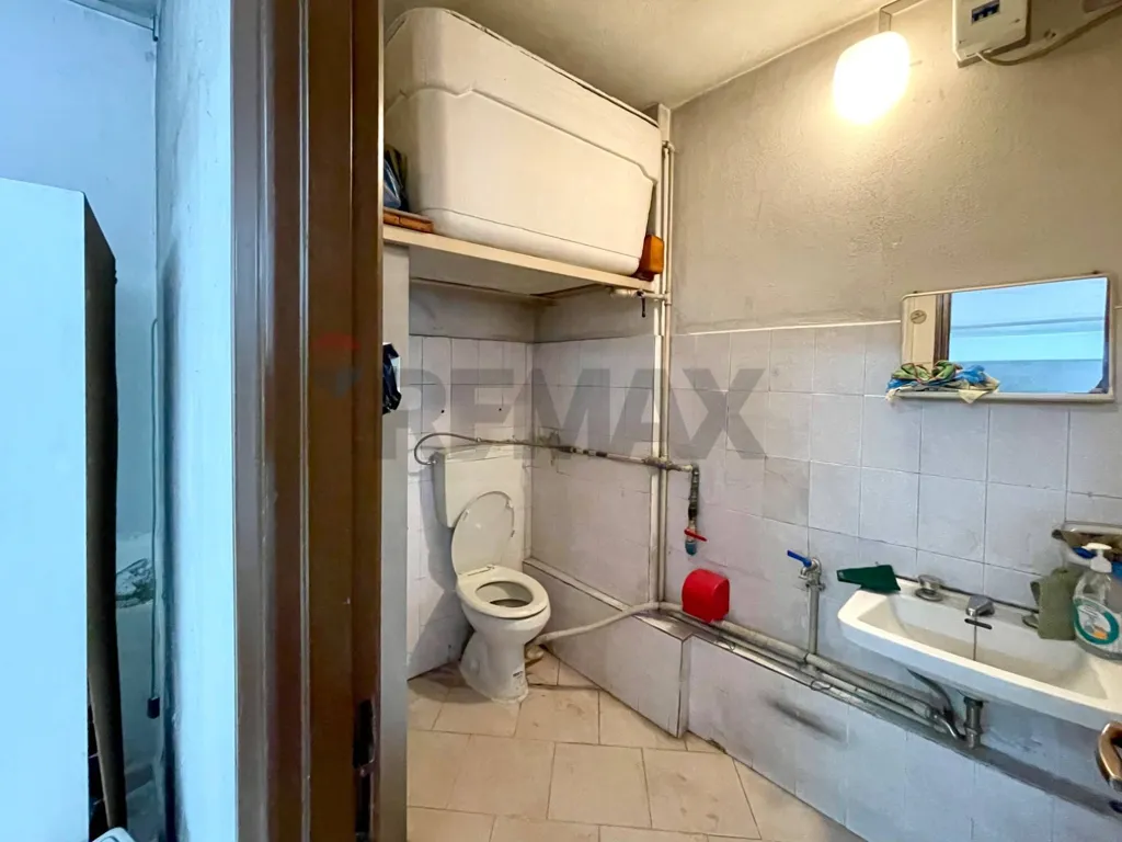 Salles de bain - Garage/Storage in Mineo with Multiple Entrances