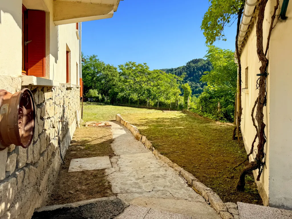 Giardino - 1960s House with Panoramic View in Labégude
