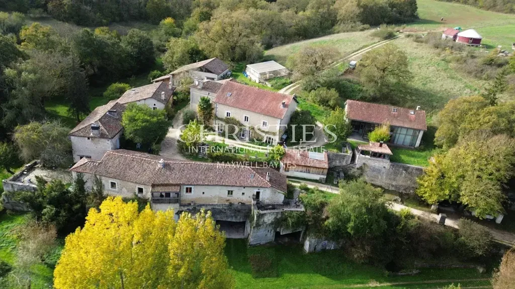 Õhuvaade - Self-Sufficient Hamlet in Périgord Vert