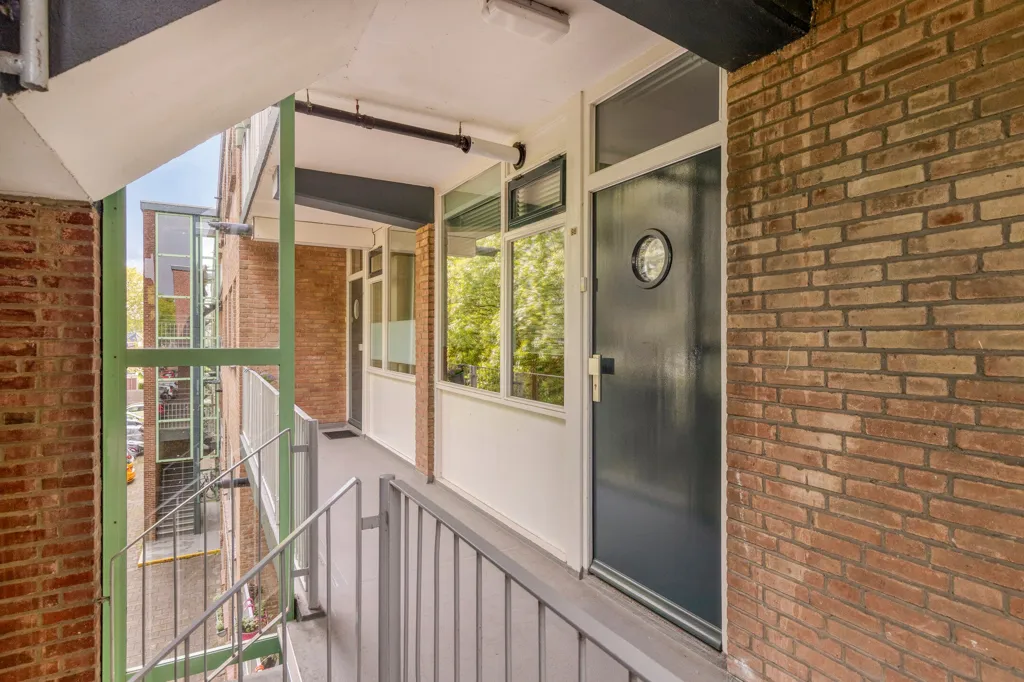 Extérieur - Modern 3-Bedroom Flat with Balcony in Rotterdam