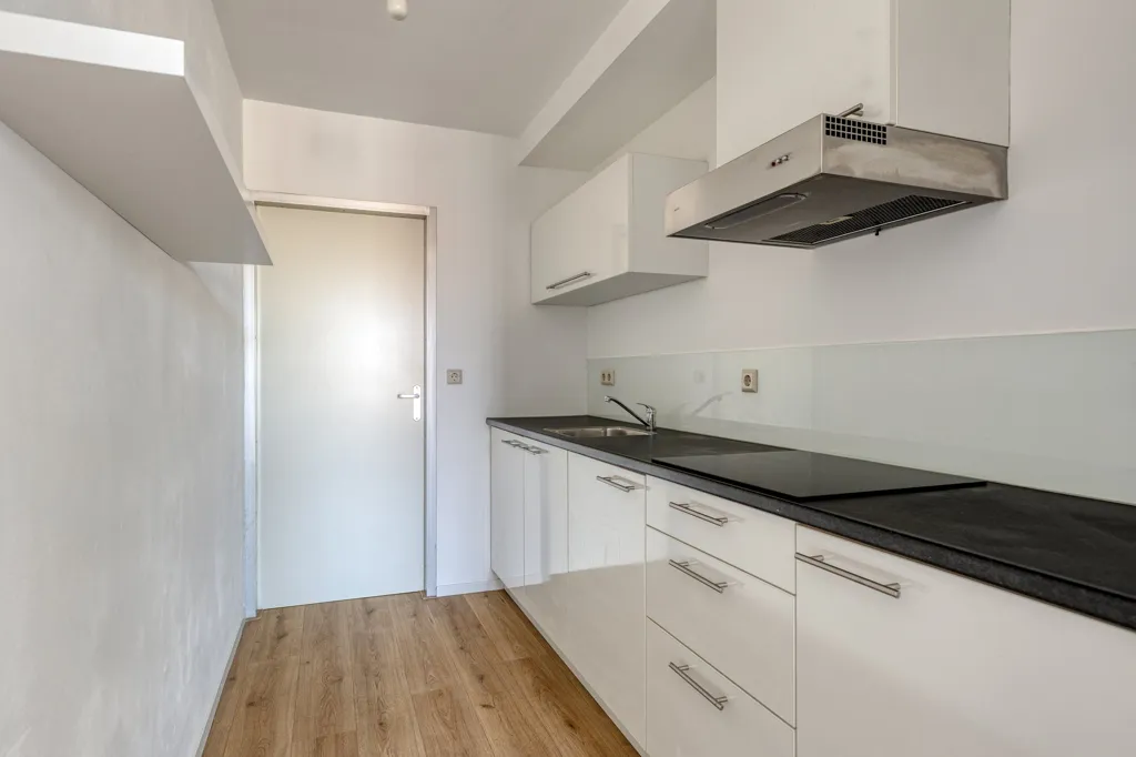 Köök - 2-Bedroom Gallery Flat with Balcony in Eindhoven