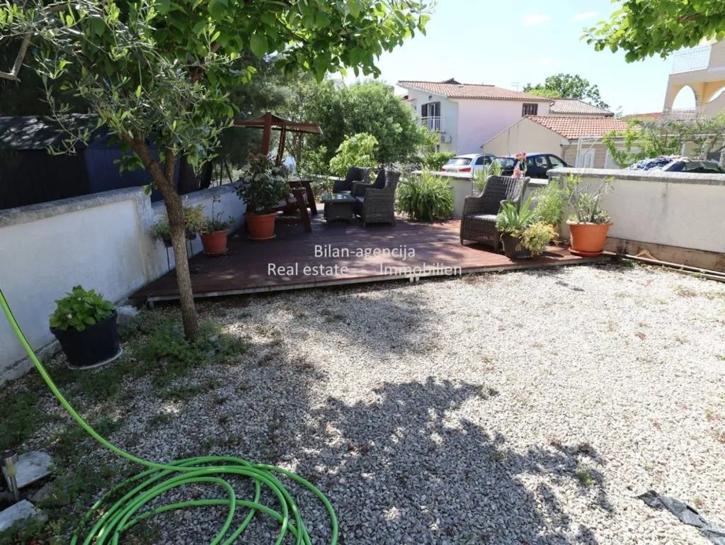 Aed - Two-Floor Apartments with Garden in Vodice