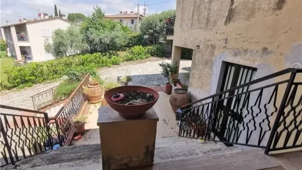 Pièces - Triplex Villa with Garden in Montespertoli
