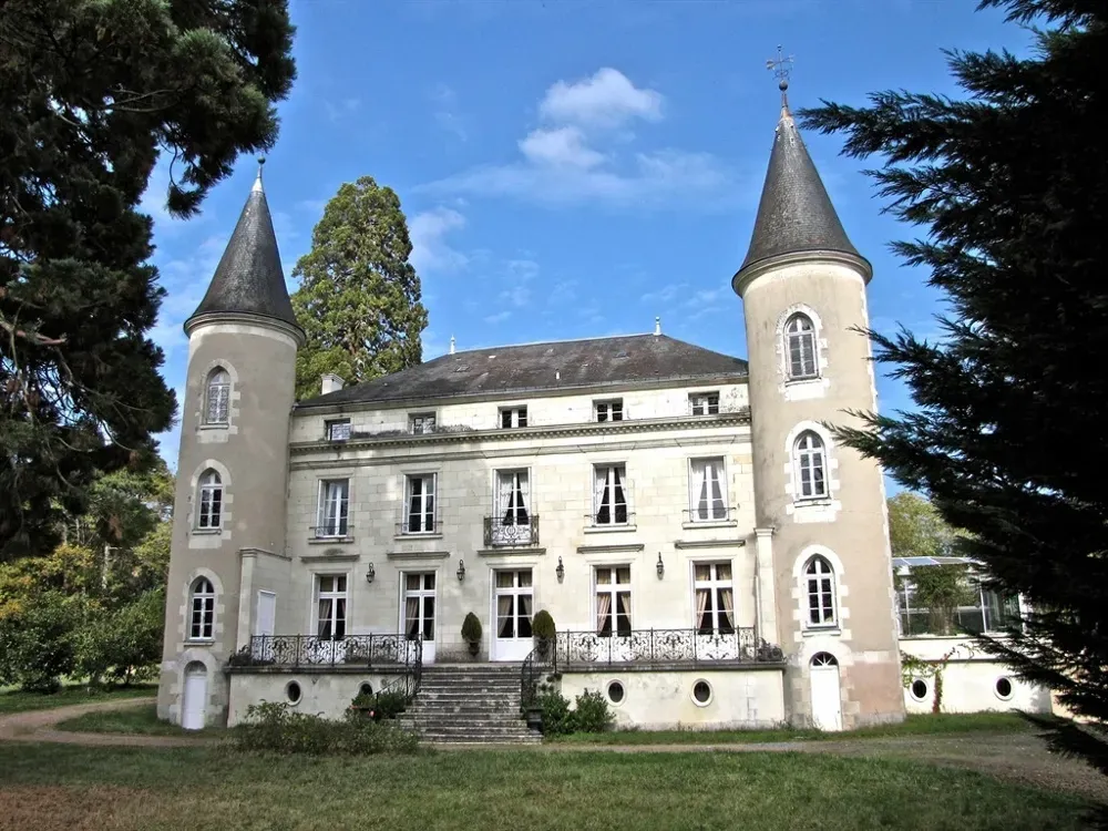 Esterno - Château with Garden and Pool in Val De Creuse
