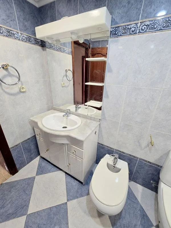 Vannitoad - 3-Bedroom Flat with Garage in El Llano, Gijón