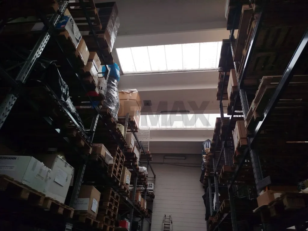 Pesuköök - Warehouse with Apartment in Industrial Zone
