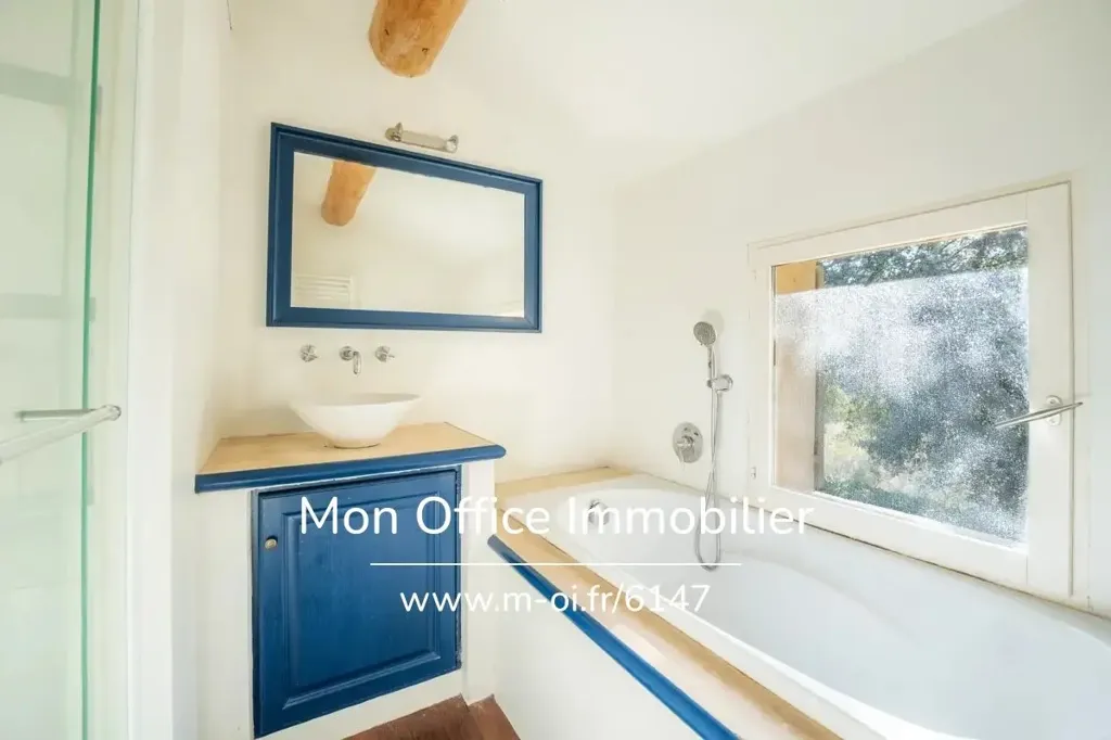 Salles de bain - Maison 9 pièces à Vaugines