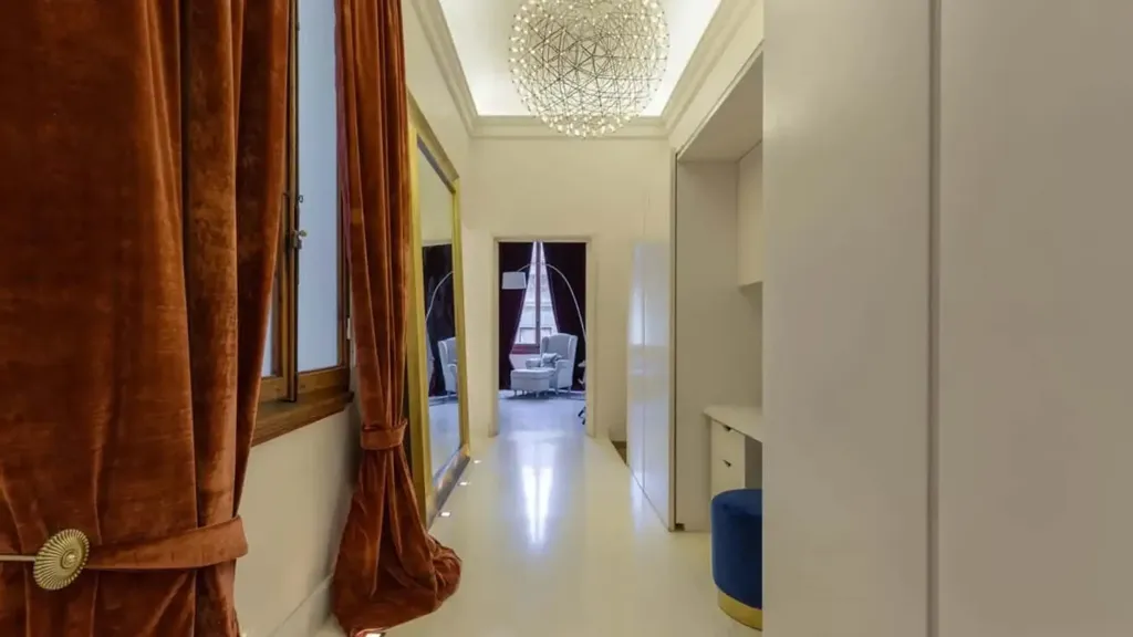 Hallway - Renaissance-Style Apartment with Terrace in Florence