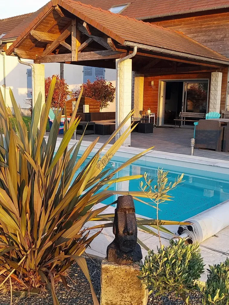 Bassein - Rustic Longère with Pool in Bonneuil-Matours