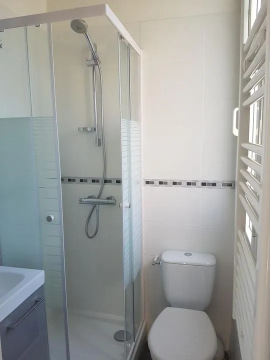 Vannitoad - T2 Apartment with Private Cellar in Suresnes