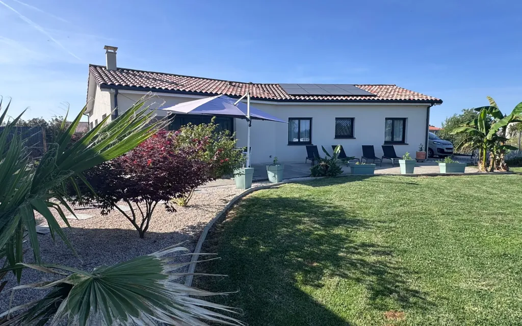 Aed - RT2012 Villa with 965m² Garden in Longages
