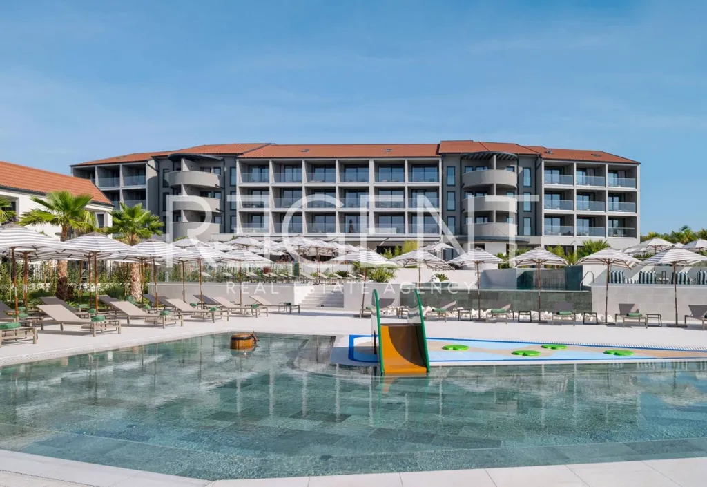 Bassein - Apartment with Pool in Sveti Filip i Jakov