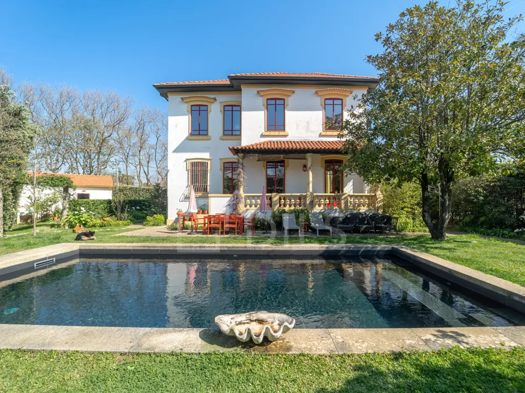 Bassein - Historic Palacete with Pool in Miramar