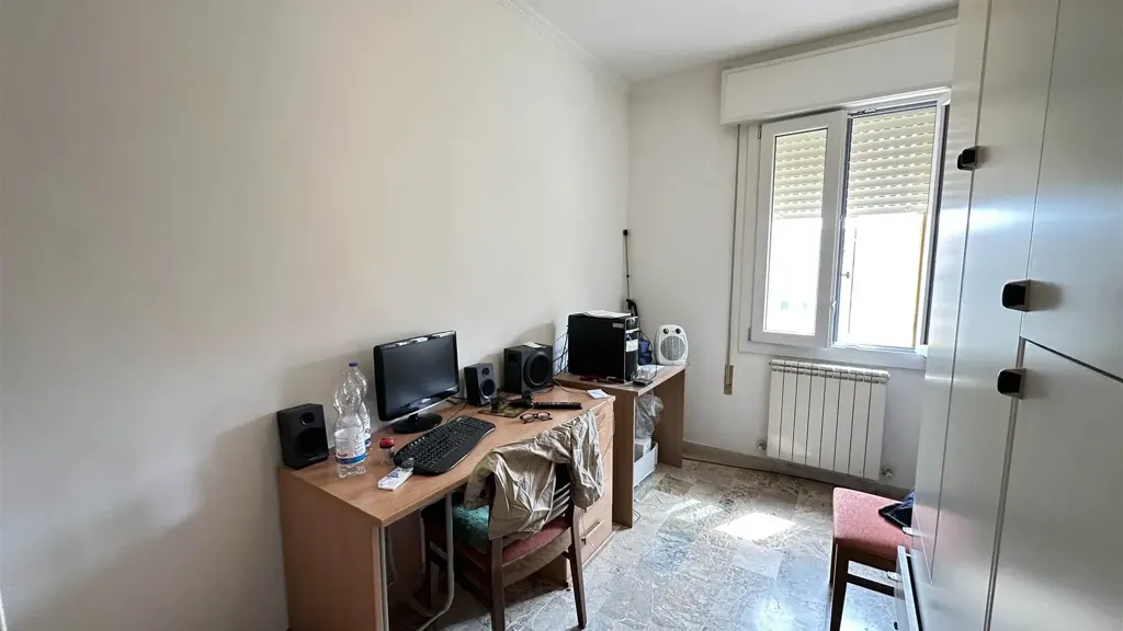 Bureau - Apartment with Balcony in Sottomarina, Chioggia