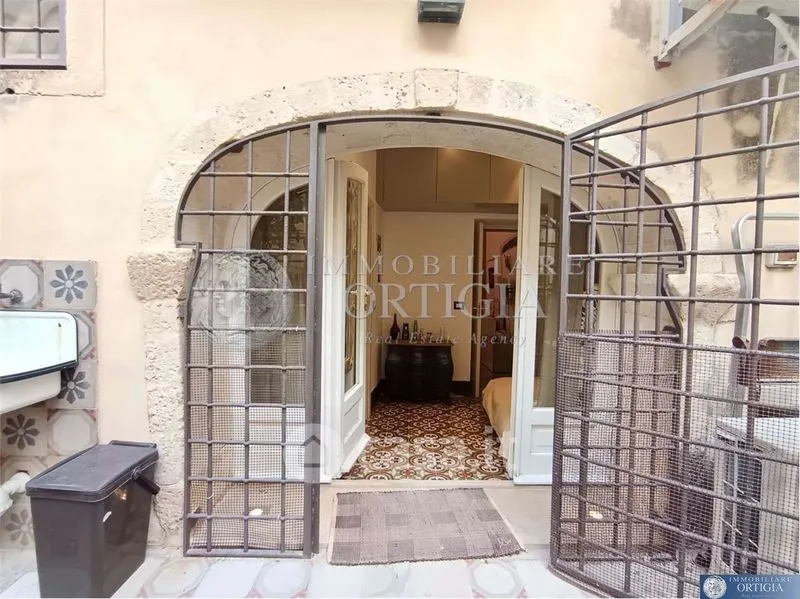 Jardin - Rustic Flat near Calarossa Beach, Siracusa