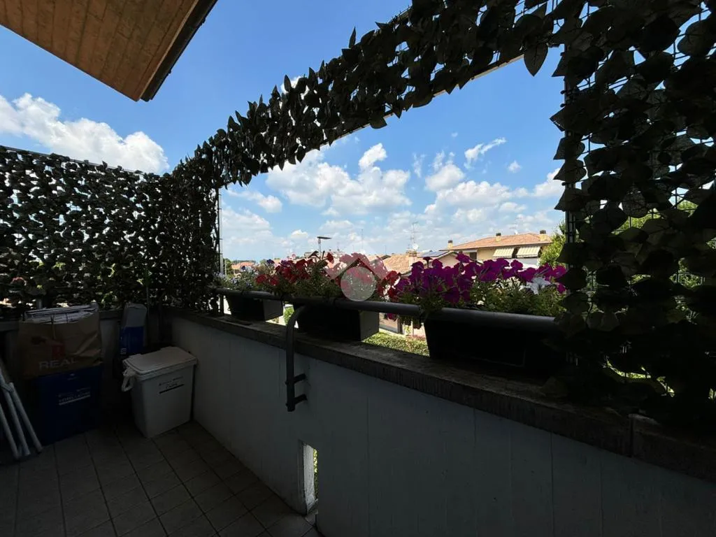 Balcon - Three-Bedroom Apartment with Private Courtyard in Rivolta d'Adda