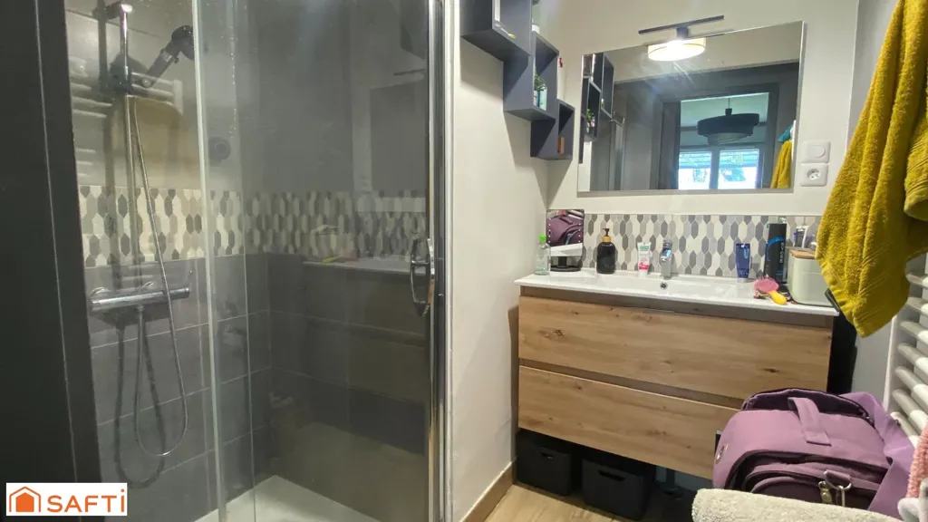 Salles de bain - Maison Rénovée avec Jardin à Hennebont