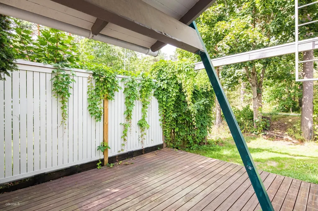 Terrace - Five-Bedroom Apartment with Sauna in Vuosaari