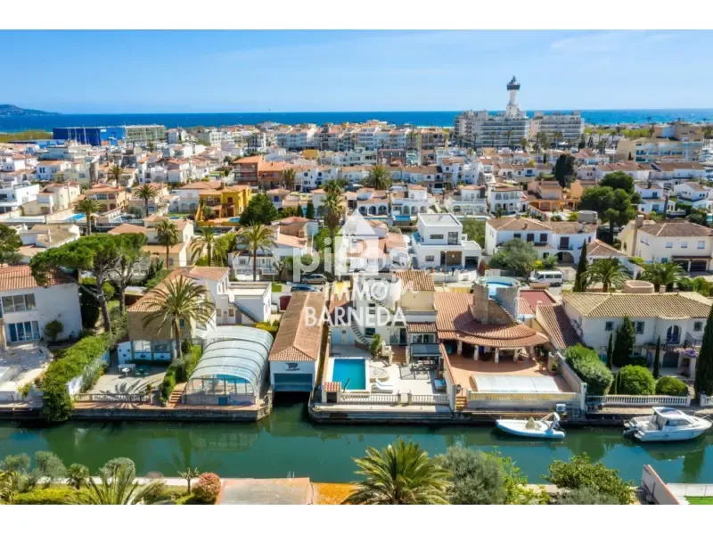 Vista aerea - Mansion with Pool in Empuriabrava